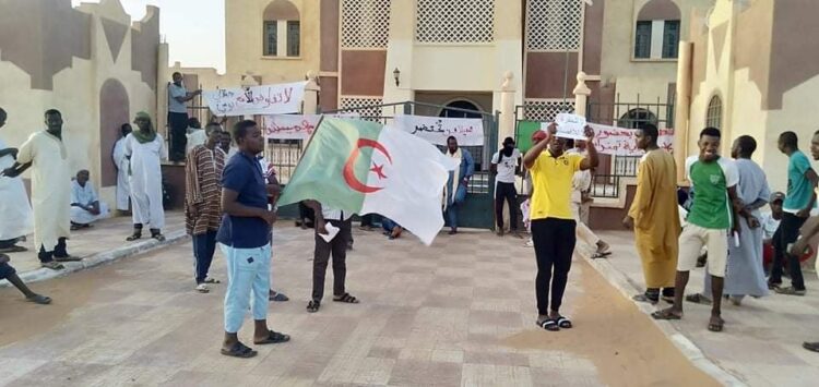 اغلاق مقر بلدية فقارة الزوى بعين صالح  احتجاجا من طرف سكان قرية سلافن