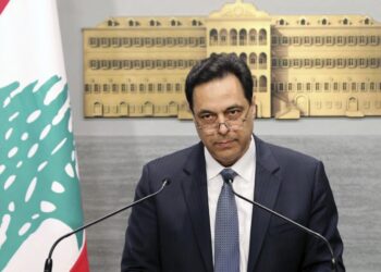لبنان: حسان دياب يعلن استقالة حكومته
