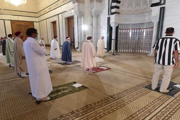 تحت شعار  الصلاة في بيوت الله نعمة فلنحافظ عليها / التزام كبير بقواعد النظافة واحترام التدابير الوقائية بمساجد عنابة 