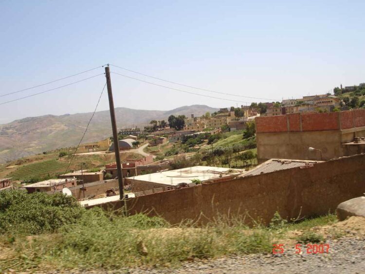 غليزان / سكان بني زنطيس يناشدون انتشالهم من الحياة البدائية