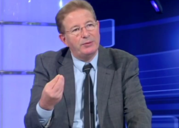 الباحث في علم الفيروسات الدكتور محمد ملهاك لـ: “التنمية” / نسبة الوفيات إنخفضت بالجزائر من 14 بالمائة في بداية انتشار الوباء إلى 2 بالمائة حاليا مقارنة مع عدد الإصاباتفيروس كوفيد 19 يصيب كل الفئات العمرية دون إستثناء