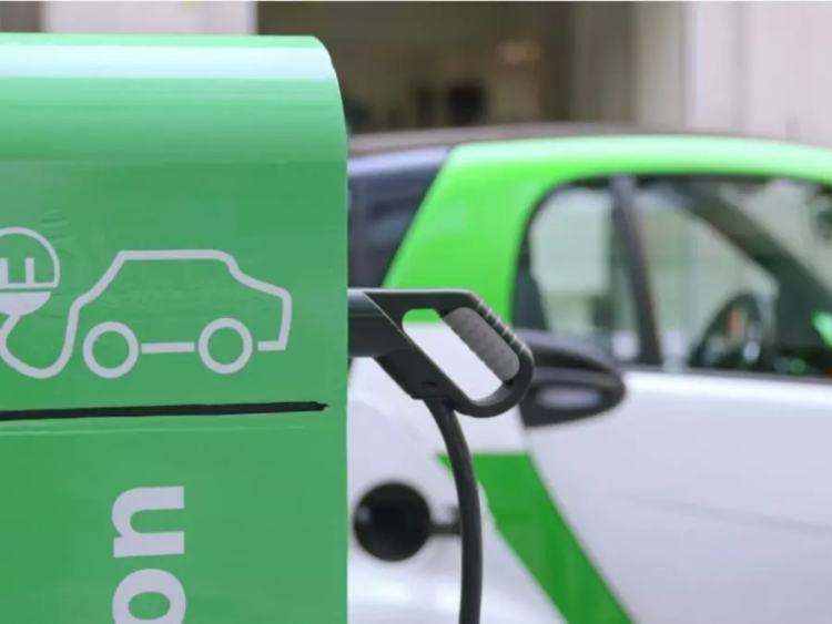 استعمال الكهرباء الخضراء في حظيرة النقل.. الجزائر بإمكانها توفير 4 آلاف مليار دينار جزائري